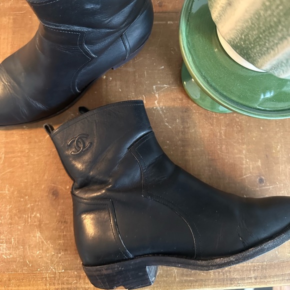 DESIGNER▪️CHANEL LOGO BOOTIE - Picture 4 of 14